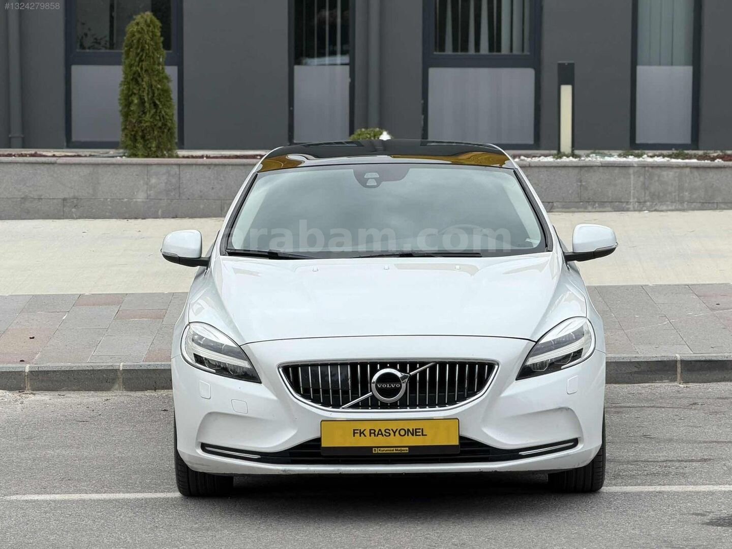 Galeriden Volvo V40 1.5 Inscription 2018 Model Çorum 284.500 km Beyaz 3