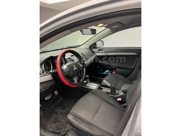 Sahibinden Mitsubishi Lancer 1.5 Invite 2010 Model   Gri (Gümüş)
