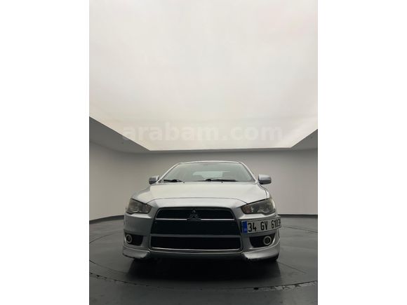 Sahibinden Mitsubishi Lancer 1.5 Invite 2010 Model   Gri (Gümüş)
