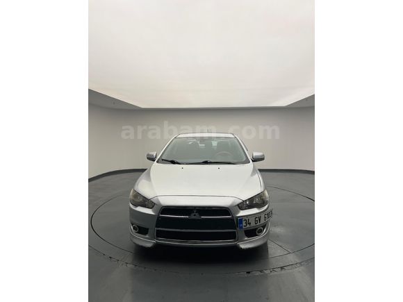 Sahibinden Mitsubishi Lancer 1.5 Invite 2010 Model   Gri (Gümüş)
