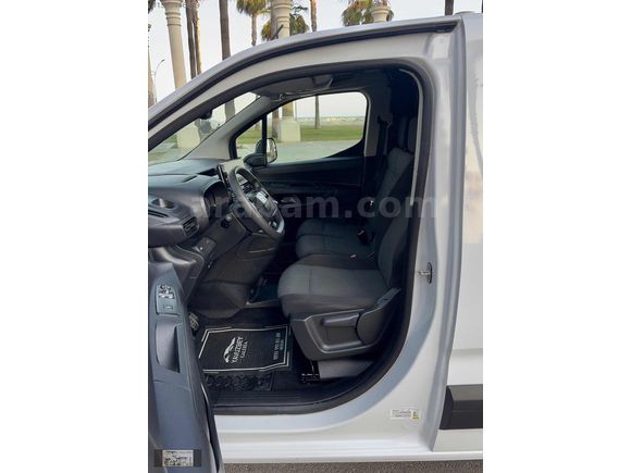 2024 MODEL 37000 KM'DE BOYASIZ OPEL COMBO CARGO 1.5 D EDITION