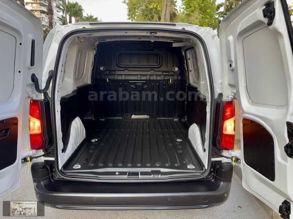 2024 MODEL 37000 KM'DE BOYASIZ OPEL COMBO CARGO 1.5 D EDITION