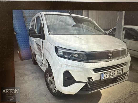 2025 ÇIKIŞLI 60 BİN KM ORJİNAL UZUN ŞAŞE ÇİFT SÜRGÜ FULL+FULL