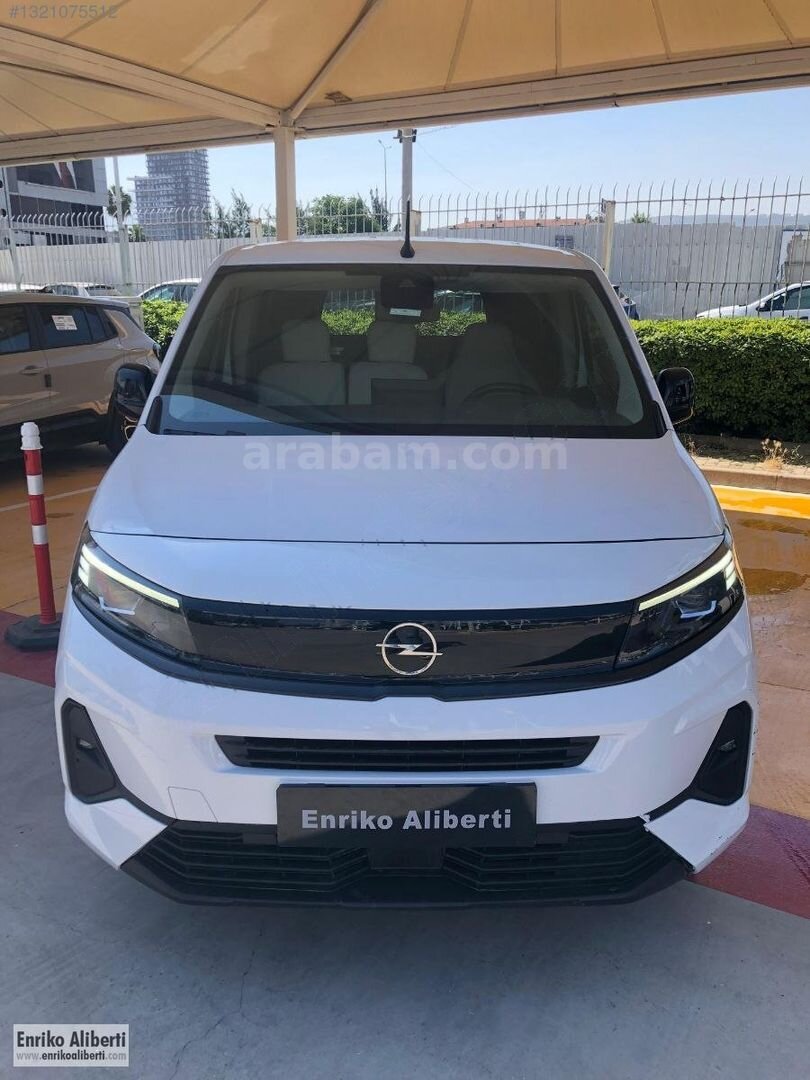 Galeriden Opel Combo 1.5 CDTI Elegance 2024 Model İzmir 39.649 km Beyaz 2