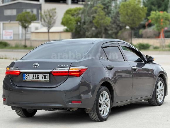 COROLLA 1.6 ADVANCE EN DOLUSU