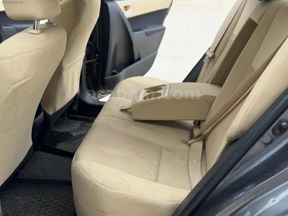 COROLLA 1.6 ADVANCE EN DOLUSU