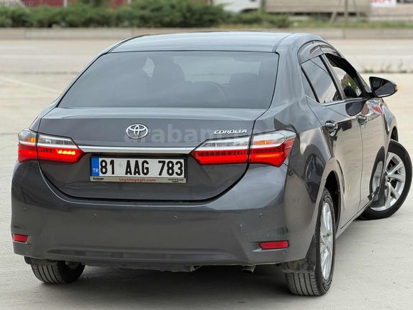 COROLLA 1.6 ADVANCE EN DOLUSU