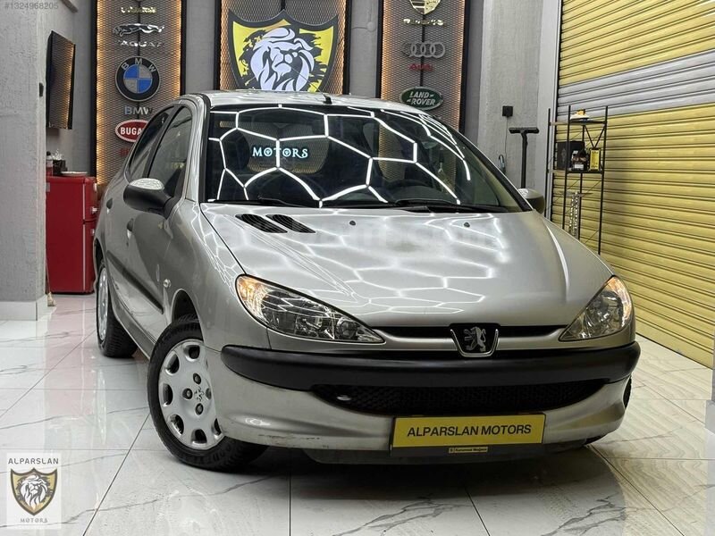 Galeriden Peugeot 206 1.4 X-Design 2005 Model İstanbul 71.500 km Gri