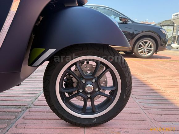 'DRC MOTO'DAN 2025 VESPA GTS SUPERTECH 125 NAKİTE ÖZEL