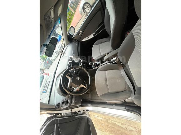 Sahibinden Hyundai Accent Blue 1.4 CVVT Mode Plus 2013 Model 
