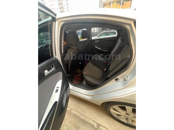 Sahibinden Hyundai Accent Blue 1.4 CVVT Mode Plus 2013 Model 