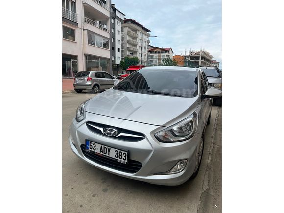 Sahibinden Hyundai Accent Blue 1.4 CVVT Mode Plus 2013 Model 