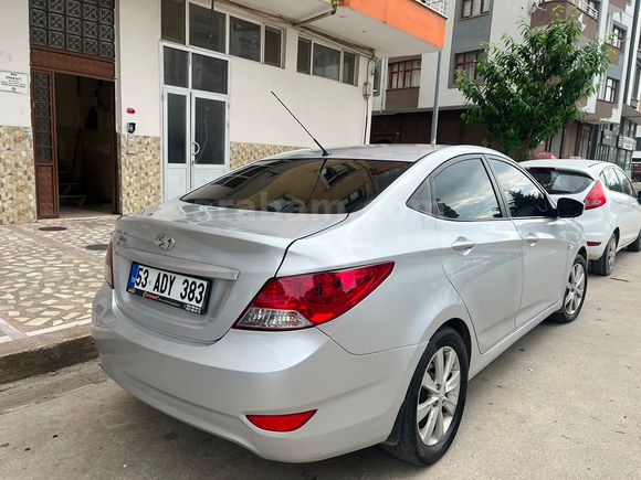 Sahibinden Hyundai Accent Blue 1.4 CVVT Mode Plus 2013 Model 