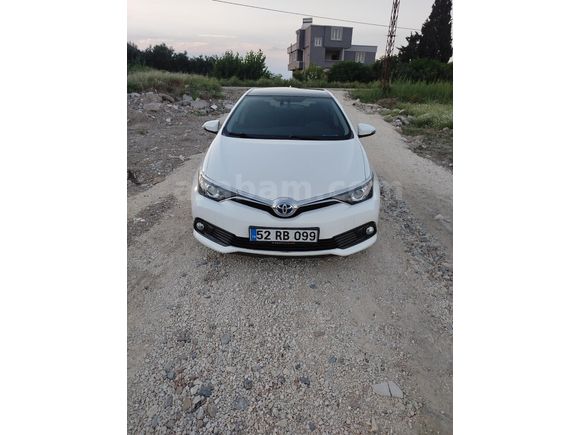 TOYOTA AURIS CAM TAVAN  HYBRID E-CVT ACTIVE SKYPACK