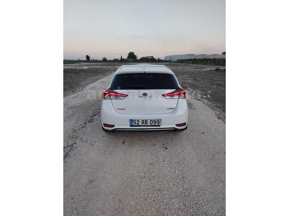 TOYOTA AURIS CAM TAVAN  HYBRID E-CVT ACTIVE SKYPACK