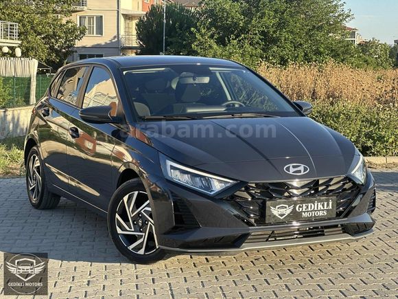 GEDİKLİ MOTORS 2024 HYUNDAİ İ20 STYLE+NAVİ OTM 13.000KM HATASIZ