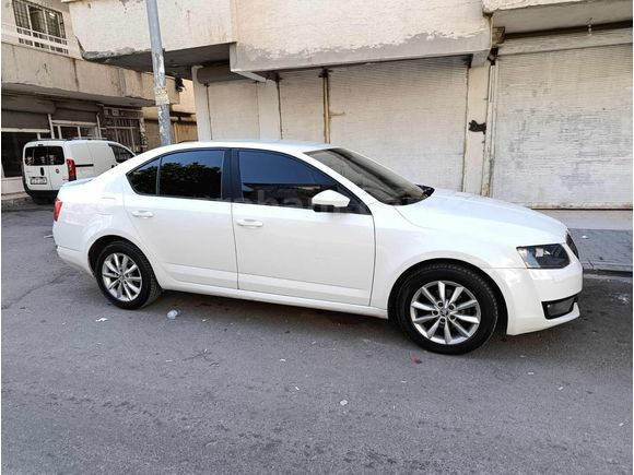 2015 MODEL 1.6 TDİ STYLE PAKET