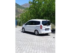 Öğretmenden Ford Tourneo Courier temiz