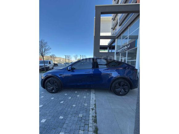 Sahibinden Tesla Model Y Standart (Juniper)  5 Bin km Sıfır Gibi 