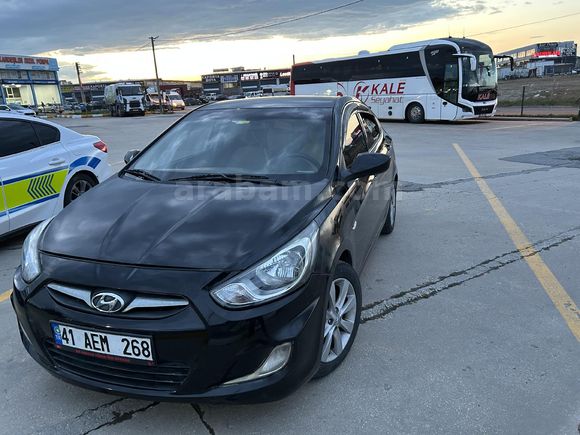 Sahibinden Hyundai Accent Blue 1.4 CVVT Mode Plus 2012 Model