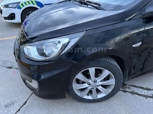 Sahibinden Hyundai Accent Blue 1.4 CVVT Mode Plus 2012 Model