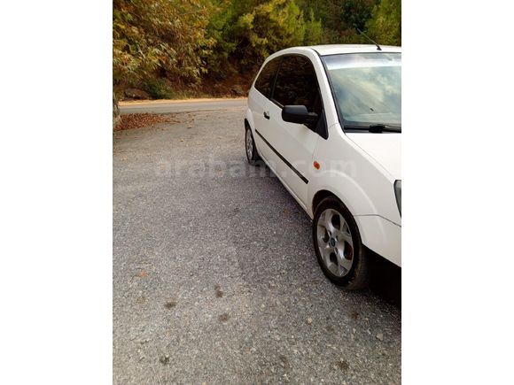 Sahibinden Ford Fiesta 1.4 TDCi Comfort 2005 Model  405.000 km Beyaz