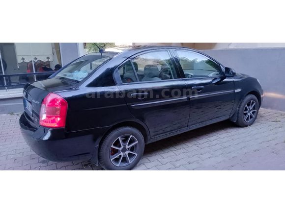Acil temiz aile arabası
