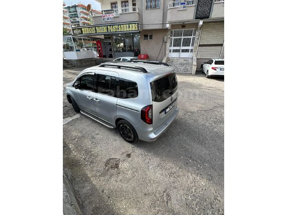 Sahibinden Renault Kangoo Multix 1.5 BluedCi Iconic 2025 Model