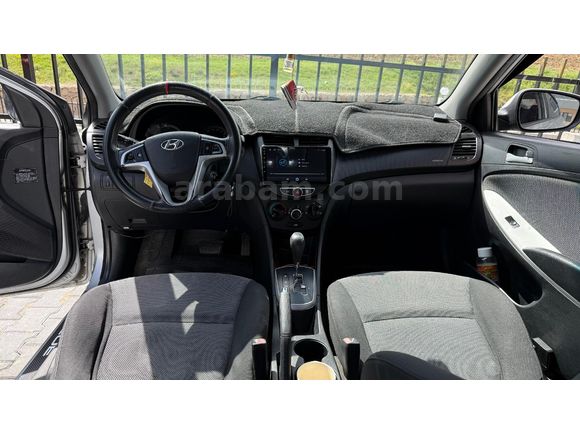 Sahibinden Hyundai Accent Blue 1.6 CRDI Mode 2012 Model