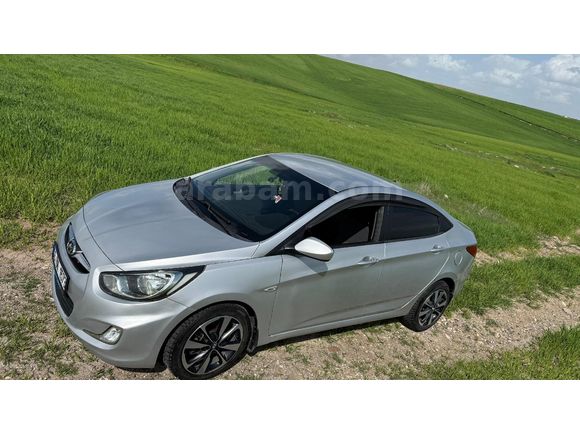 Sahibinden Hyundai Accent Blue 1.6 CRDI Mode 2012 Model