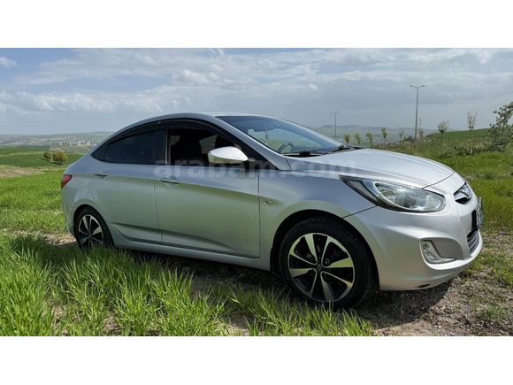 Sahibinden Hyundai Accent Blue 1.6 CRDI Mode 2012 Model