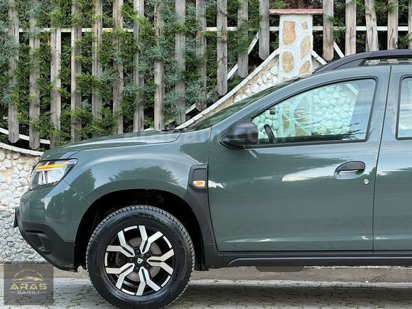 Aras Garaj Hatasız Boyasız 2023 1.5 Blue Dci 4X2 Dacia Duster