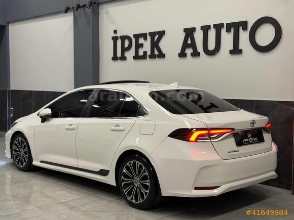 İPEK AUTO / Corolla 1.5 Flame X-Pack / BOYASIZ / SUNROOF / LED