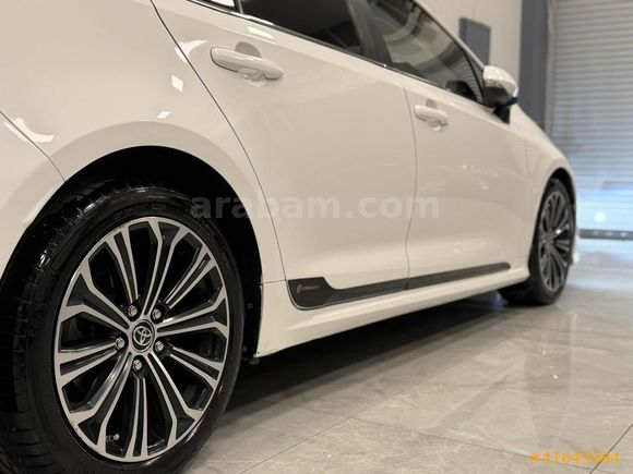 İPEK AUTO / Corolla 1.5 Flame X-Pack / BOYASIZ / SUNROOF / LED