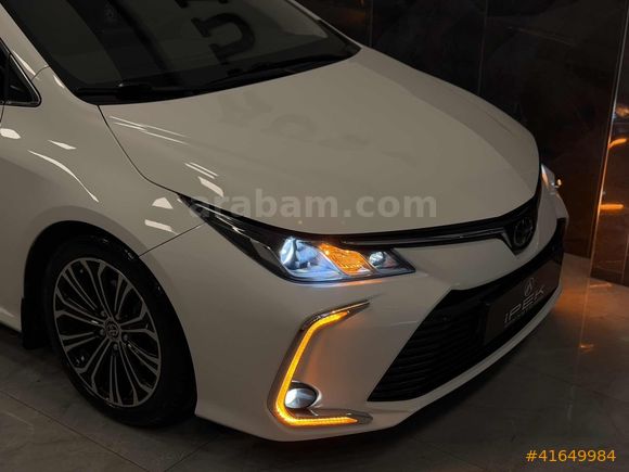 İPEK AUTO / Corolla 1.5 Flame X-Pack / BOYASIZ / SUNROOF / LED