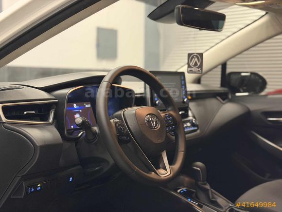İPEK AUTO / Corolla 1.5 Flame X-Pack / BOYASIZ / SUNROOF / LED