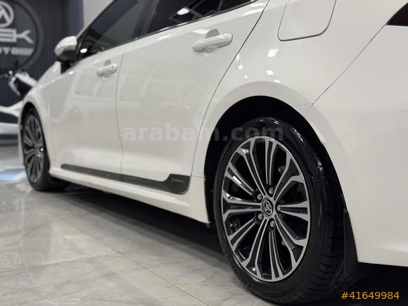 İPEK AUTO / Corolla 1.5 Flame X-Pack / BOYASIZ / SUNROOF / LED