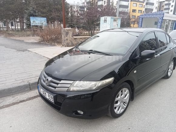 Sahibinden Honda City 1.4 ES 2009 Model  180.000 km Siyah