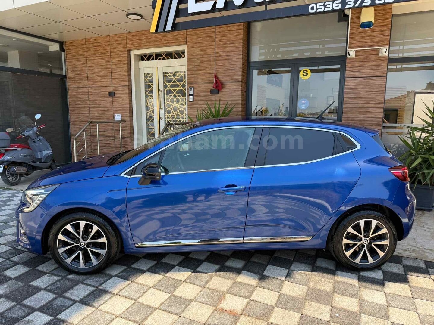 Galeriden Renault Clio 1.0 TCe Icon 2023 Model İstanbul 72.000 km Lacivert 6