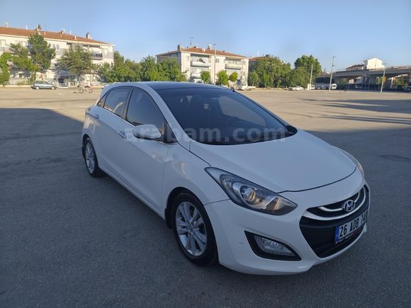 Sahibinden Hyundai i30 1.6 GDi Elite 2013 Model  186.000 km Beyaz