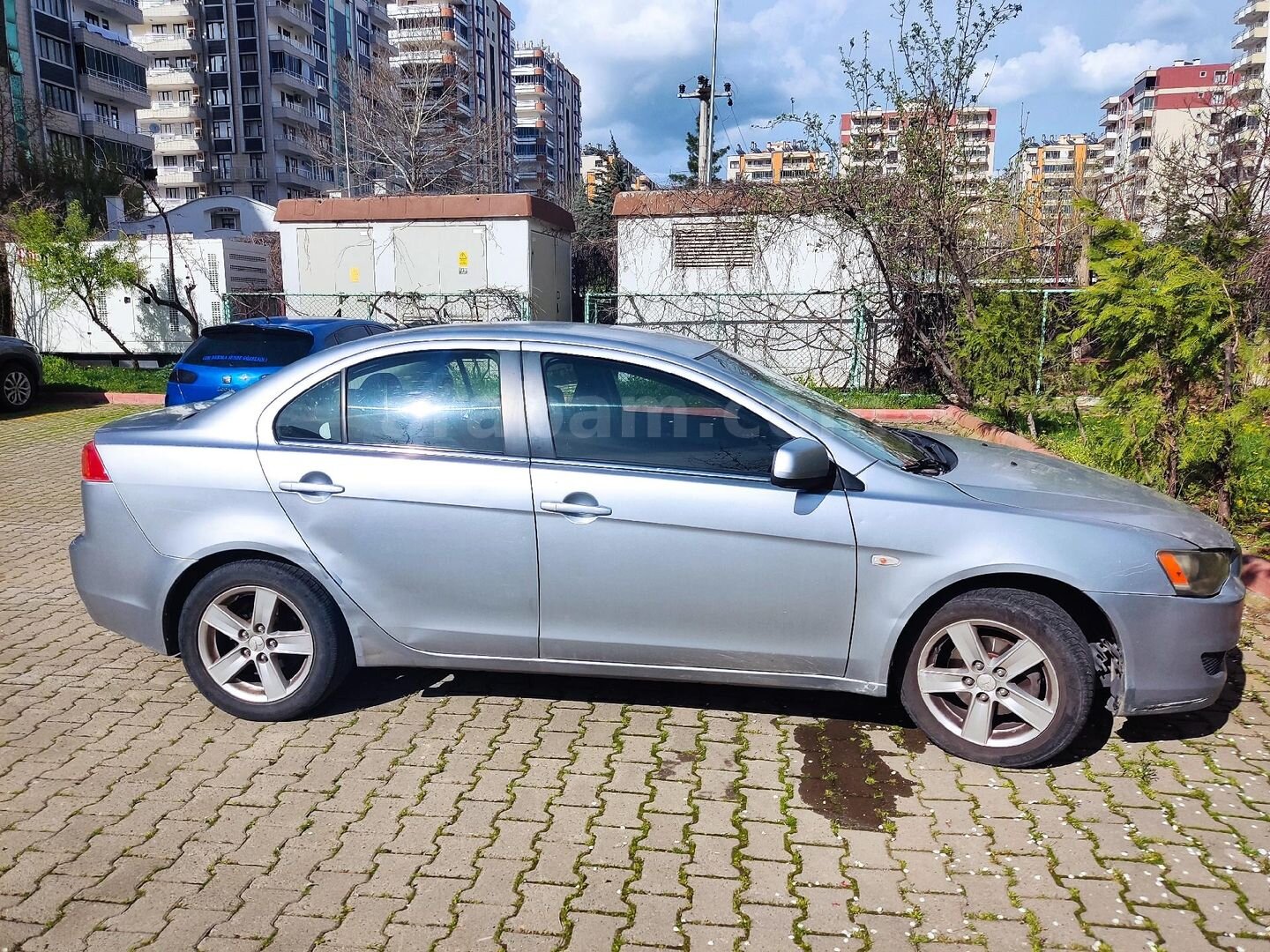 Sahibinden Mitsubishi Lancer 1.5 Invite 2009 Model Diyarbakır 252.000 km Gri (Gümüş) 3