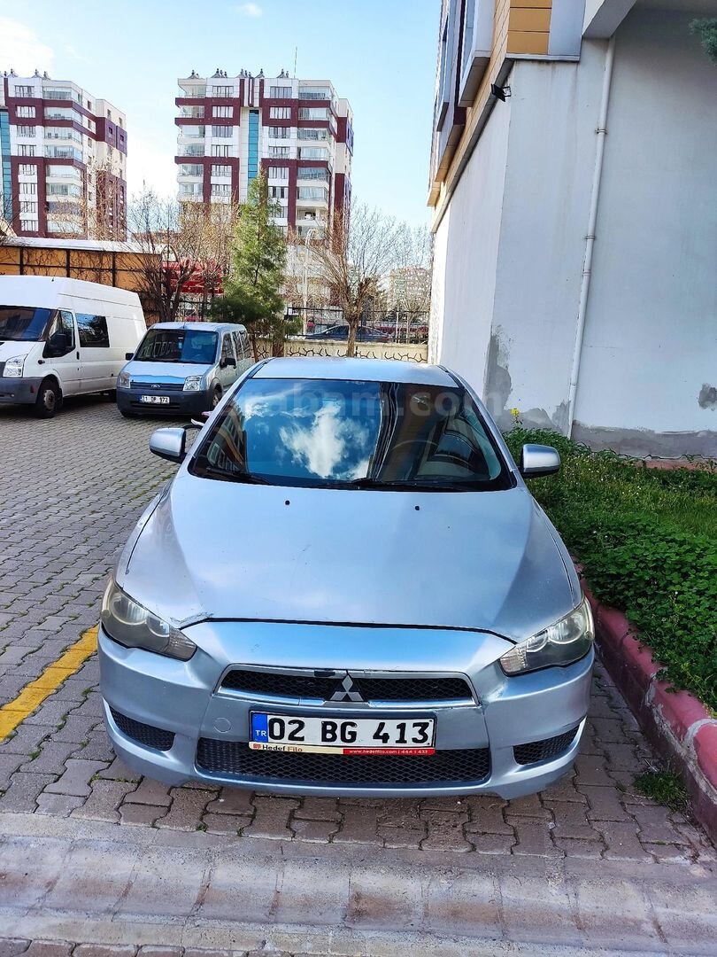 Sahibinden Mitsubishi Lancer 1.5 Invite 2009 Model Diyarbakır 252.000 km Gri (Gümüş) 1