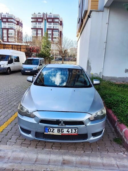 Sahibinden Mitsubishi Lancer 1.5 Invite 2009 Model Diyarbakır 252.000 km Gri (Gümüş)
