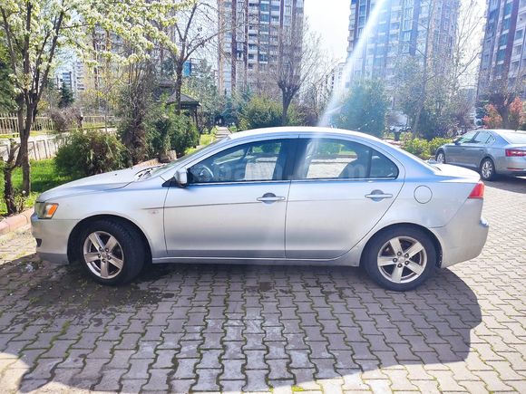 Sahibinden Mitsubishi Lancer 1.5 Invite 2009 Model