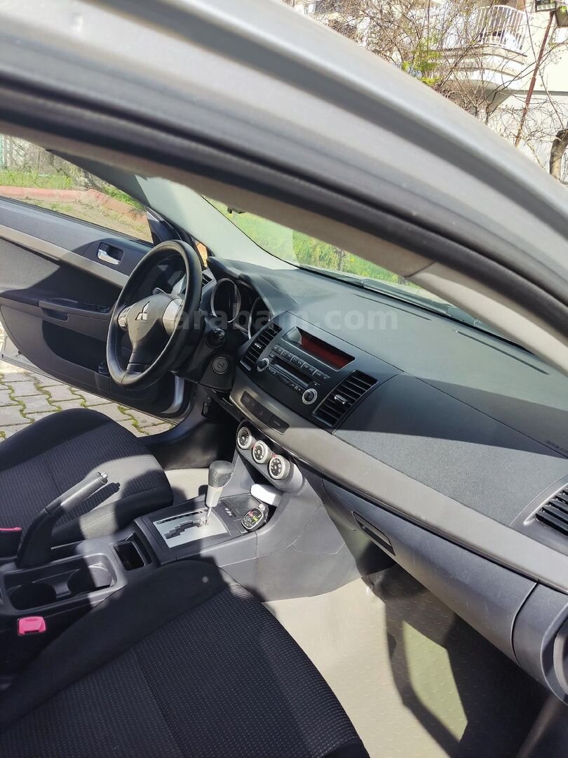 Sahibinden Mitsubishi Lancer 1.5 Invite 2009 Model Diyarbakır 252.000 km Gri (Gümüş) 6