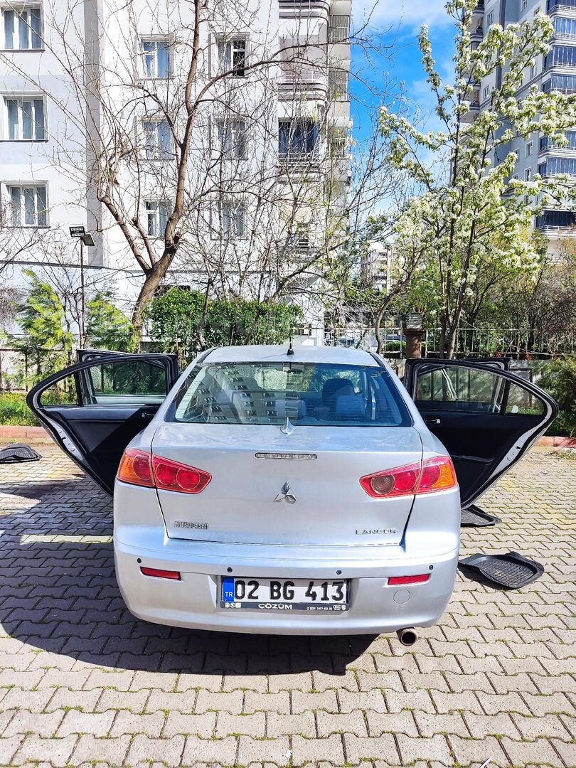 Sahibinden Mitsubishi Lancer 1.5 Invite 2009 Model Diyarbakır 252.000 km Gri (Gümüş) 2