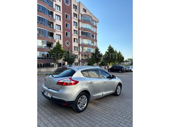 SAHİBİNDEN SATILIK DÜŞÜK KM AİLE ARACI
