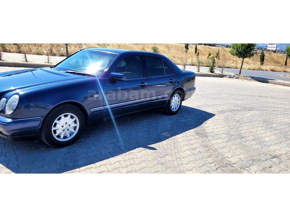 Sahibinden Mercedes - Benz E 200 Elegance 2000 Model  317.000 km Lacivert
