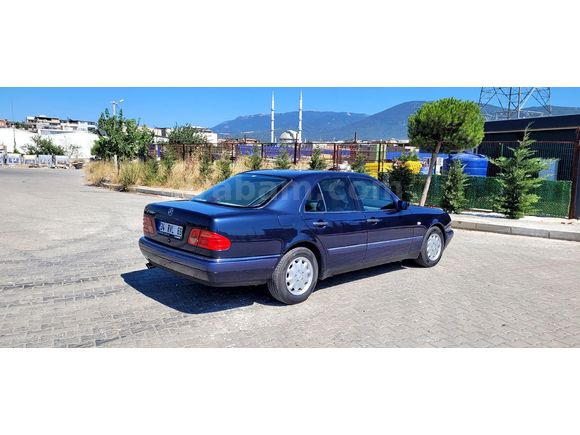 Sahibinden Mercedes - Benz E 200 Elegance 2000 Model  317.000 km Lacivert