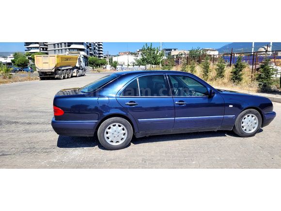 Sahibinden Mercedes - Benz E 200 Elegance 2000 Model  317.000 km Lacivert